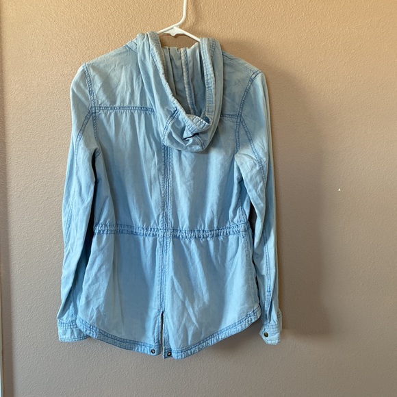 Lightweight jacket - Picture 2 of 2